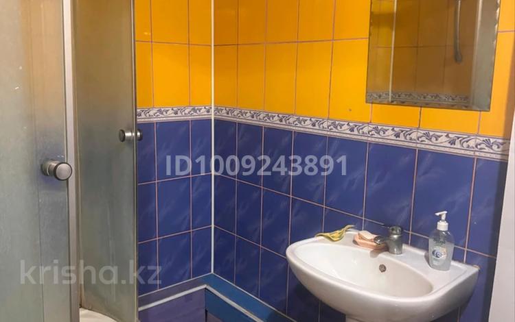 1-комнатная квартира · 35 м² · 2/5 этаж, мкр 8 57А — АБУЛХАИР ХАНА 57А за 10.5 млн 〒 в Актобе — фото 2