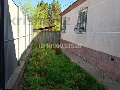 Продажа домов и дачи в Жамбылской обл.: Отдельный дом · 9 комнат · 120 м² · 8 сот., Сабит Муканов 9 — Центр Мерке за 25 млн 〒 Отдельный дом · 9 комнат · 120 м² · 8 сот., Сабит Муканов 9 — Центр Мерке за 25 млн 〒