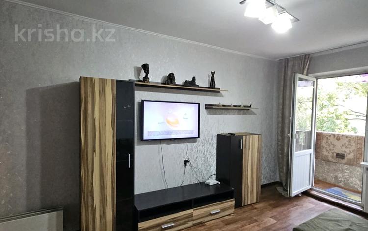 3-комнатная квартира · 64 м² · 4/5 этаж, мкр Айнабулак-1 за 300 000 ₸ в Алматы, Жетысуский р-н — фото 2