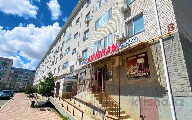 2-комнатная квартира · 64 м² · 2/5 этаж, мкр Береке 8 за 17 млн ₸ в Атырау — фото 11