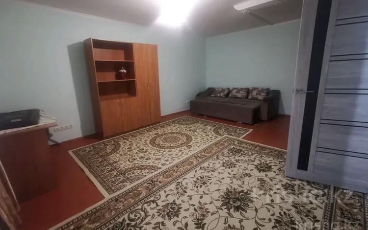 1-комнатная квартира · 38 м² · 2/4 этаж, 1 микрорайон — Гимназия номер 2 за 130 000 ₸ в Конаеве — фото 2