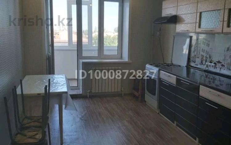 1-комнатная квартира · 50 м² · 6/6 этаж, Сергей тюленина за 120 000 ₸ в Уральске — фото 2