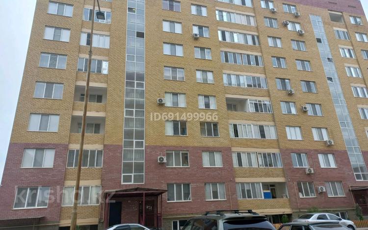 3-бөлмелі пәтер · 75 м² · 4/9 қабат, Нұрсая ш/а., Жер ұйық 118 — Себек дүкениниң жанында орналаскан ,40 шы мектеп орналаскан, бағасы: 36 млн ₸ в Атырау, мкр Нурсая — фото 2