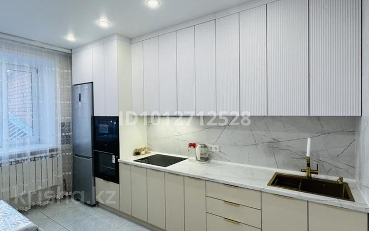 2-бөлмелі пәтер · 60 м² · 1/9 қабат, Жамбыла 44/4, бағасы: 33.5 млн ₸ в Петропавловске — фото 2