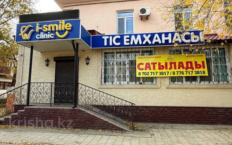 Свободное назначение, офисы, магазины и бутики, склады, салоны красоты, медцентры и аптеки, образование · 86 м² за 21 млн ₸ в Актобе, мкр 8 — фото 2