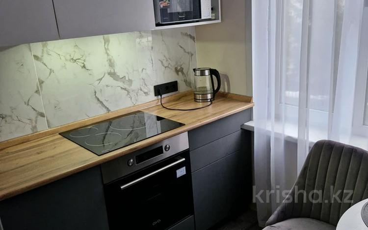 1-бөлмелі пәтер · 33 м² · 2/5 қабат, Кабанбай Батыра 136, бағасы: 250 000 ₸ в Усть-Каменогорске, Ульбинский — фото 2