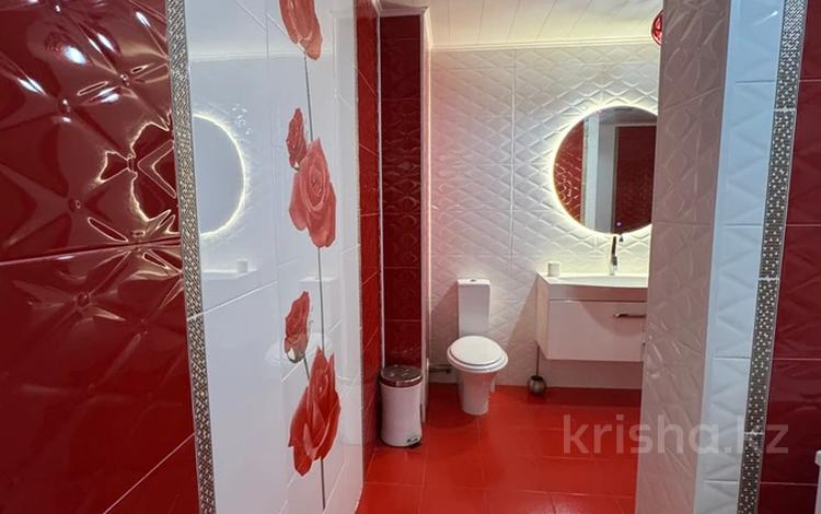 4-комнатная квартира · 150 м² · 1/5 этаж, Сарыарка 33 за 380 000 ₸ в Атырау — фото 16