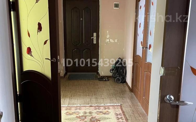 4-комнатная квартира · 84 м² · 3/3 этаж, Абылайхан 43 — Площадь, магазин пельменная за 17.5 млн ₸ в Кентау — фото 2