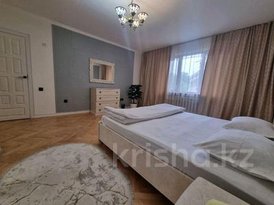 3-комнатная квартира · 90 м² · 3/7 этаж, мкр Самал-1 39 — Фурманова-Жолдасбекова за 40 000 ₸ в Алматы, Медеуский р-н