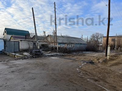 Отдельный дом · 2 комнаты · 50 м² · 4.5 сот., мкр Айгуль, улица Исатай батыра 100 — Рядом Шолохова за 16 млн ₸ в Уральске