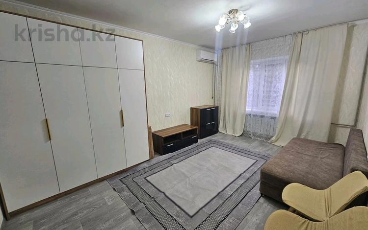 1-бөлмелі пәтер · 40 м² · 3/5 қабат, мкр Мамыр-2 11, бағасы: 220 000 ₸ в Алматы, Ауэзовский р-н — фото 2