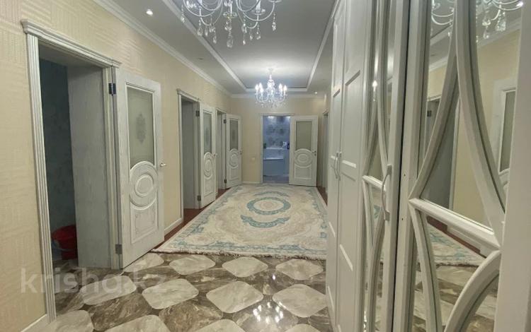 5-комнатная квартира, 168 м², 2/5 этаж, мкр. Алтын орда за 60 млн 〒 в Актобе, мкр. Алтын орда — фото 2