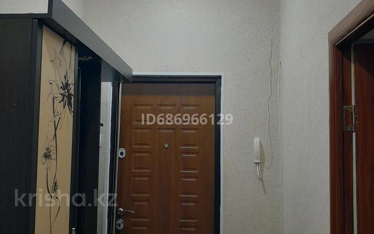 3-комнатная квартира, 65 м², 3/5 этаж, 9 квартал сары арқа 2 за 26.5 млн 〒 в Жезказгане — фото 2