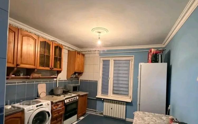 3-комнатная квартира · 70.6 м² · 1/5 этаж, мкр Аксай-3Б 16 за 280 000 ₸ в Алматы, Ауэзовский р-н — фото 2