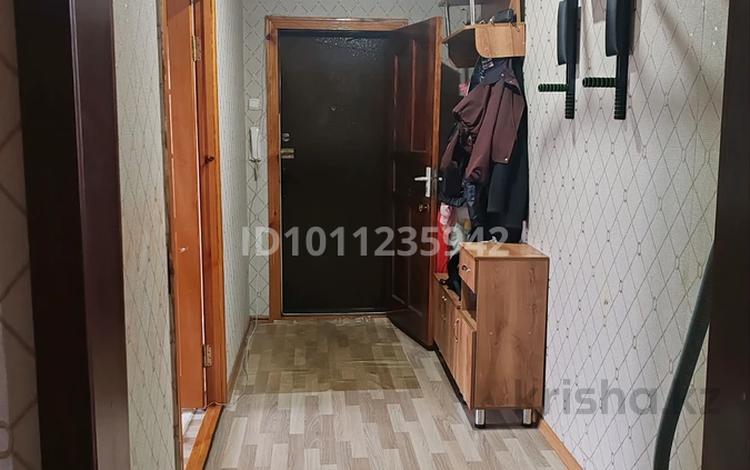 3-бөлмелі пәтер · 69 м² · 4/10 қабат, Турксибская 49, бағасы: 29 млн ₸ в Семее — фото 2