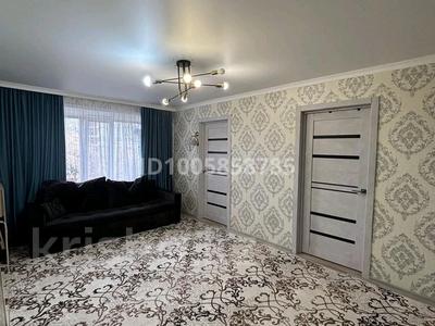 4-комнатная квартира · 62.5 м² · 3/5 этаж, 50 лет октября — Рядом находится базара бак бак галактика за 20.5 млн 〒 в Рудном