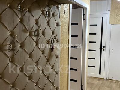 2-бөлмелі пәтер · 60 м² · 5/5 қабат, мкр Юго-Восток, Строителей 11 — Рынок Арай, бағасы: 160 000 〒 в Караганде, Казыбек би р-н