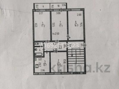 4-комнатная квартира, 86 м², 2/3 этаж, Омарова за 10 млн 〒 в Лисаковске