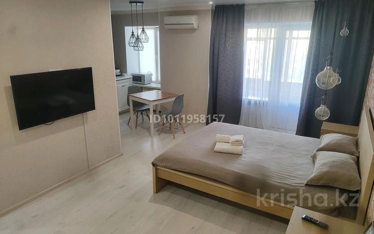 1-комнатная квартира · 35 м² · 3/5 этаж, ул. Курмангазы 163 за 11 000 ₸ в Уральске, мкр Школьник — фото 3