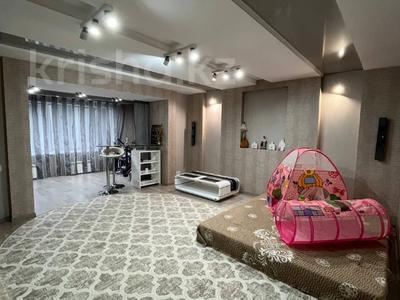 Продажа квартир в Западно-Казахстанской обл.: 4-комнатная квартира · 101.8 м² · 1/5 этаж, Сейфуллина 39 за 36 млн 〒 4-комнатная квартира · 101.8 м² · 1/5 этаж, Сейфуллина 39 за 36 млн 〒 в Уральске
