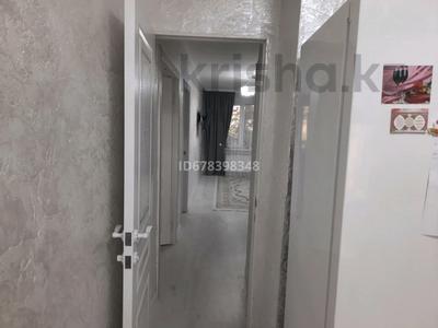 4-комнатная квартира, 77 м², 2/5 этаж, 4 мик 4а за 24 млн 〒 в Атырау, мкр Авангард-4