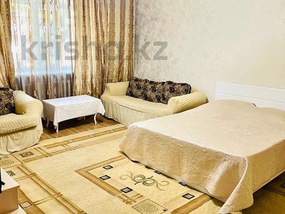 2-комнатная квартира · 54 м² · 1/5 этаж, Бухар жырау 79 — Ермекова за 14 000 〒 в Караганде, Казыбек би р-н