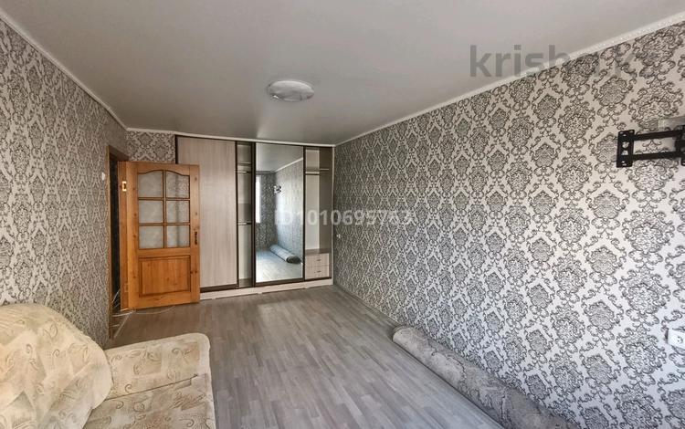 1-бөлмелі пәтер · 32 м² · 1/5 қабат, 4-й мкр. 6Б — Район школы номер 3, бағасы: 80 000 ₸ в Риддере — фото 2