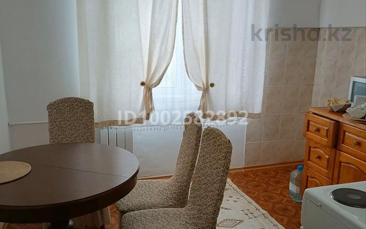 3-комнатная квартира · 70.9 м² · 5/5 этаж, Набережная 49 — Школа 8, набережная, спорткомплекс, профилакторий, дет-сад, магазины. за 26.5 млн 〒 в Аксу — фото 2