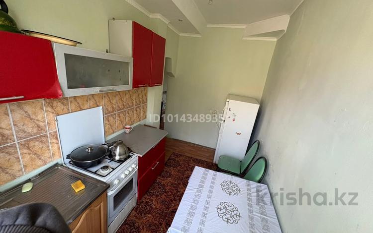2-комнатная квартира · 45 м² · 2/2 этаж, Азаттык 104 — Возле остановка. рядом магазины за 130 000 ₸ в Атырау, мкр Жилгородок — фото 2