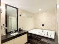 5-бөлмелі пәтер · 190 м² · 1/17 қабат, Аскарова 8, бағасы: 1.5 млн ₸ в Алматы, Ауэзовский р-н — фото 32