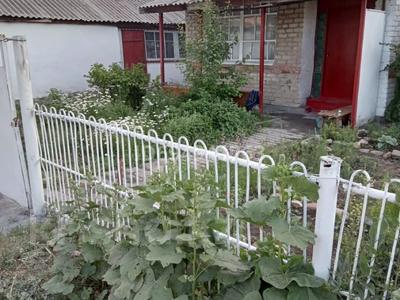 Отдельный дом · 4 комнаты · 80 м² · 10 сот., Школьная 3 за 3 млн ₸ в Саратовка