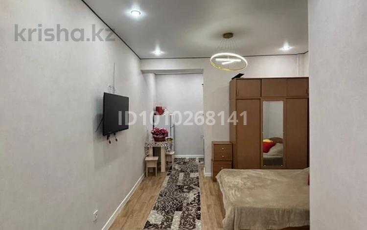 1-комнатная квартира · 35 м², мкр Аксай-3А 90 — Толеби Момышулы за 170 000 ₸ в Алматы, Ауэзовский р-н — фото 2