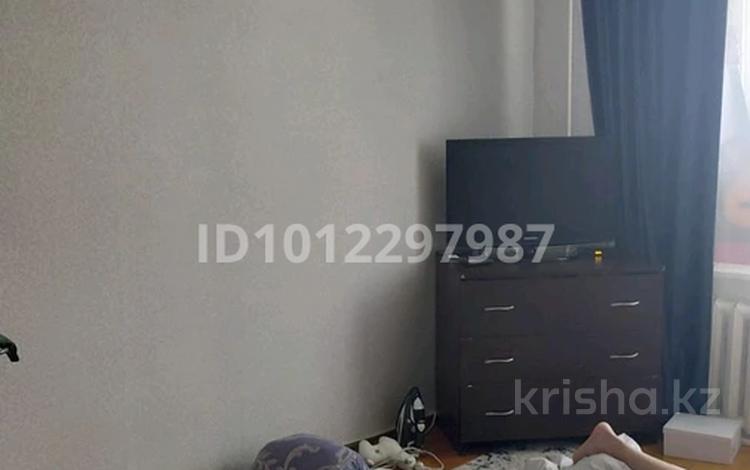 1-комнатная квартира · 33 м² · 1/5 этаж, мкр 4, 4 ш/а 25 за 11 млн ₸ в Уральске — фото 3