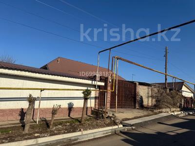 Отдельный дом · 4 комнаты · 300 м², Науырзбай батыра 38 — Барибаева за 250 000 〒 в Жандосов