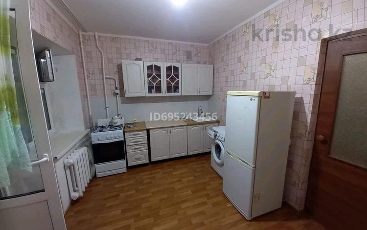 1-комнатная квартира · 44 м² · 4/5 этаж, мкр Кадыра Мырза-Али 6 за 130 000 ₸ в Уральске — фото 3