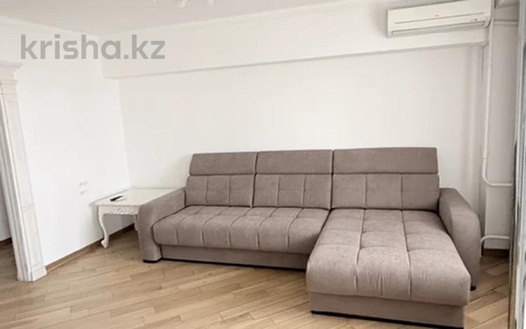 3-комнатная квартира · 72 м² · 8/12 этаж, мкр Самал-2 71 за 620 000 ₸ в Алматы, Медеуский р-н — фото 2