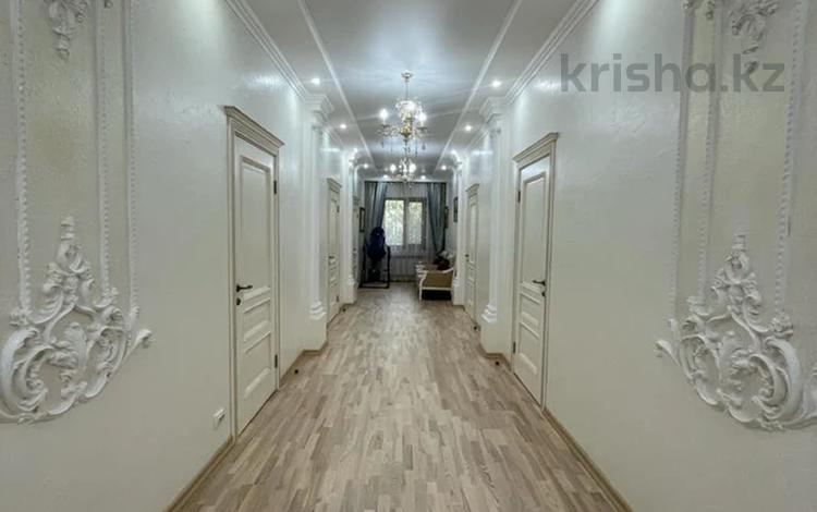 Отдельный дом · 15 комнат · 600 м², Курмангазы 6 за 1 млн 〒 в Каскелене — фото 23