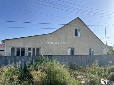 Жеке үй · 5 бөлме · 200 м² · 10 жүзд., Карынбаев 2, бағасы: 32 млн ₸ в Атырау, мкр Мирас