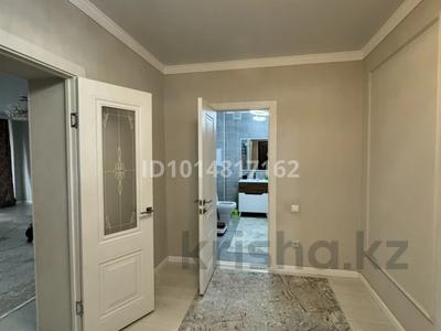 3-комнатная квартира · 140 м² · 3/10 этаж, мкр. Алтын орда 9б — Алия Молдагулова за 300 000 ₸ в Актобе