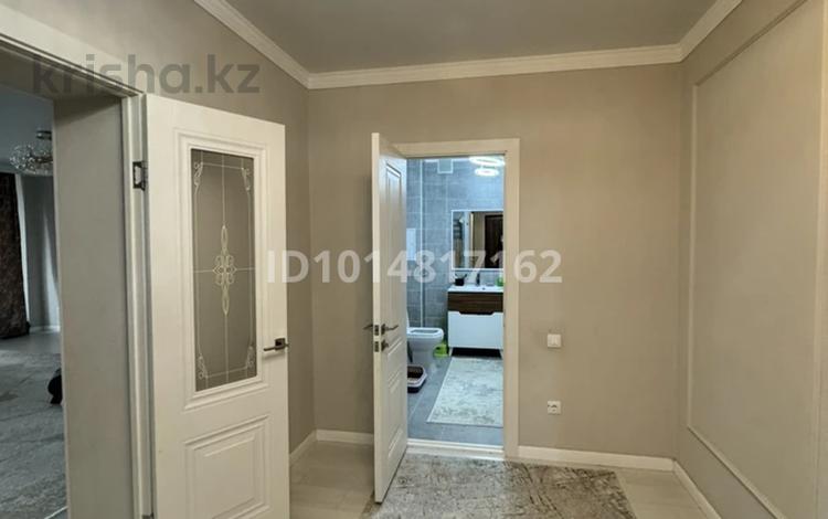 3-комнатная квартира · 140 м² · 3/10 этаж, мкр. Алтын орда 9б — Алия Молдагулова за 300 000 ₸ в Актобе — фото 2