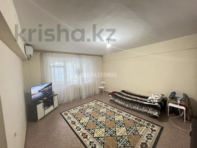 1-комнатная квартира, 48 м², 1/5 этаж, Ауэзова 48 — возле стадиона Мунайшы за 24 млн 〒 в Атырау, мкр Жилгородок