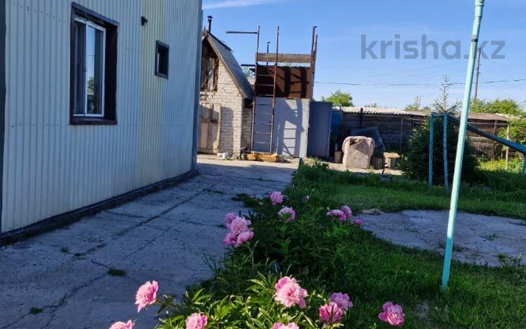 Дача · 5 комнат · 84 м² · 9.5 сот., Восточный правый 1389 — 7 тополей за 15 млн 〒 в Семее — фото 2