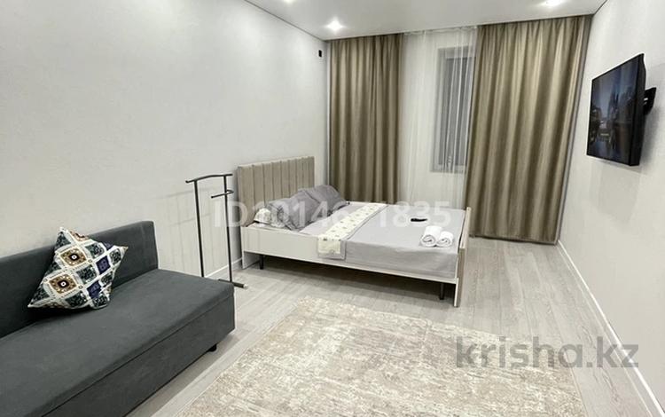 1-комнатная квартира · 42 м² · 11/12 этаж, Нажмиденова 15 за 15 000 ₸ в Астане, Сарайшык р-н — фото 3