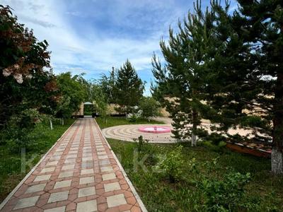 Отдельный дом · 6 комнат · 307 м² · 10 сот., мкр Юго-Восток, Панель Центр за 110 млн ₸ в Караганде, Казыбек би р-н