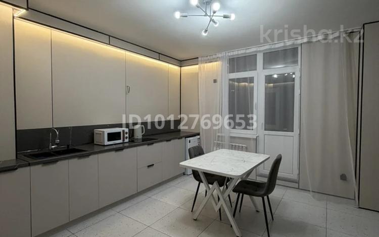 1-бөлмелі пәтер · 50 м² · 10/25 қабат, мкр 11 112 в, бағасы: 10 000 ₸ в Актобе — фото 2