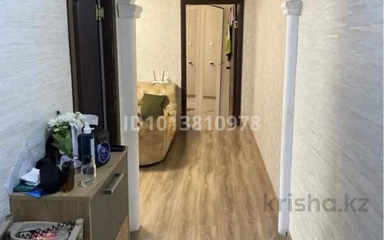 3-бөлмелі пәтер · 60 м² · 2/5 қабат, М Маметова 54 — Площадь М Маметова, бағасы: 180 000 ₸ в Уральске — фото 2