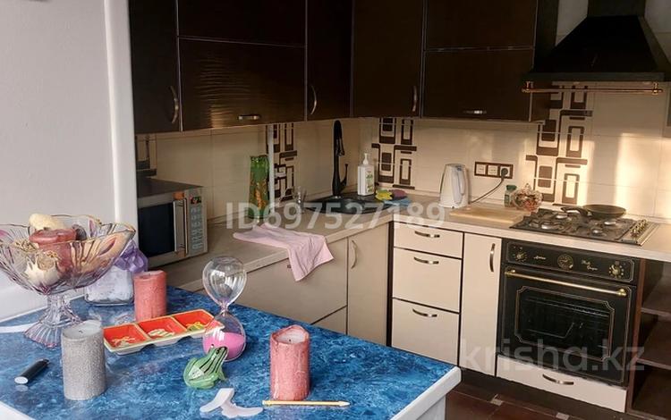 3-бөлмелі пәтер · 75 м² · 3/5 қабат, Тулебаева 27 — Фурманова Макатаева, бағасы: 350 000 〒 в Алматы, Медеуский р-н — фото 2