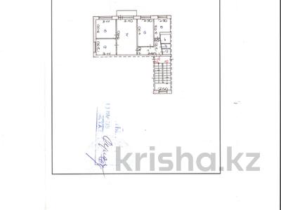 4-комнатная квартира, 61.9 м², 4/5 этаж, Майкудук, 17й микрорайон за 15.5 млн 〒 в Караганде, Алихана Бокейханова р-н