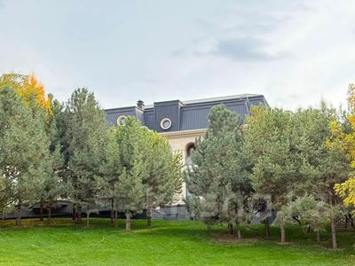 Отдельный дом · 8 комнат · 1300 м² · 350 сот., П.Жандосова за 1.9 млрд 〒 в Алматы