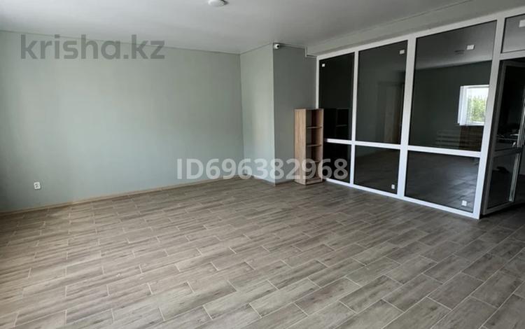 Свободное назначение · 60 м² за 130 000 ₸ в Уральске — фото 2